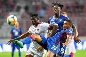 今年会体育官网-意甲赛场激情澎湃，球员斗志昂扬