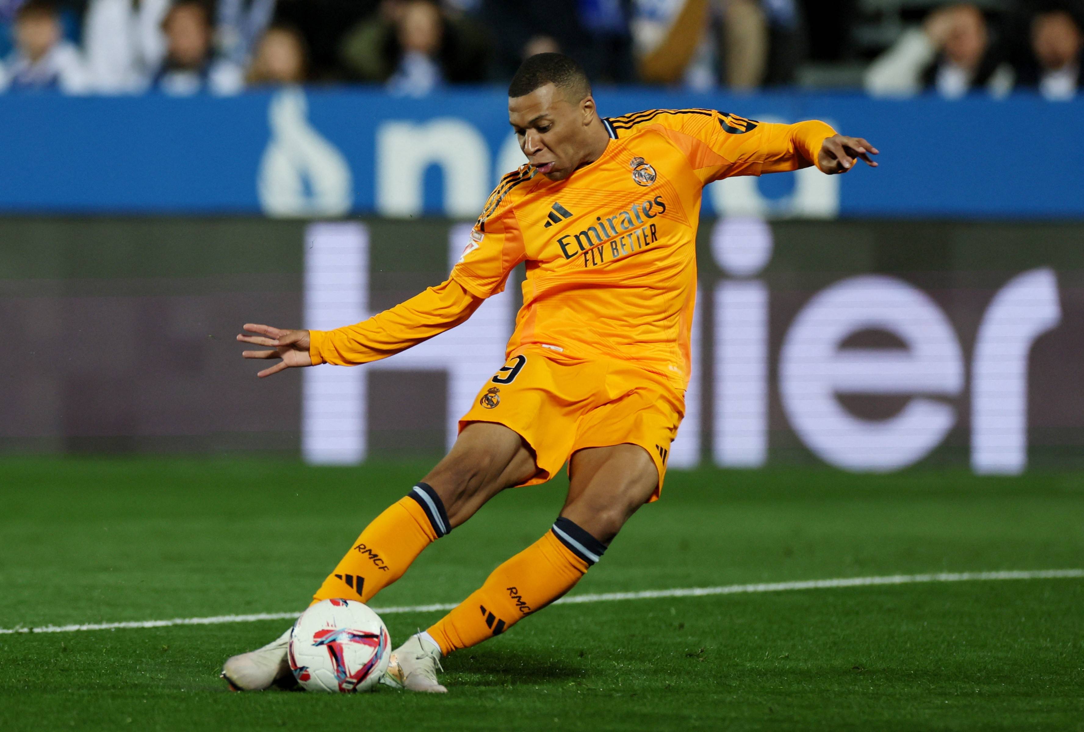 包含皇家马德里一波三折，险胜晋级欧冠半决赛！的词条